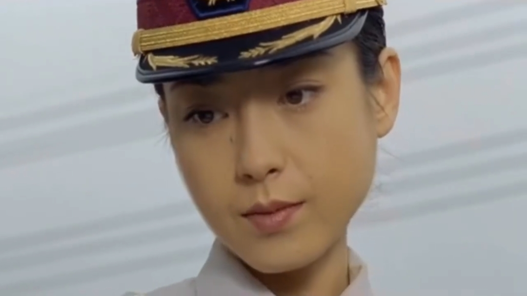 【剪辑片段】闯红灯,转圈圈已学会,哪里可以找到女警?